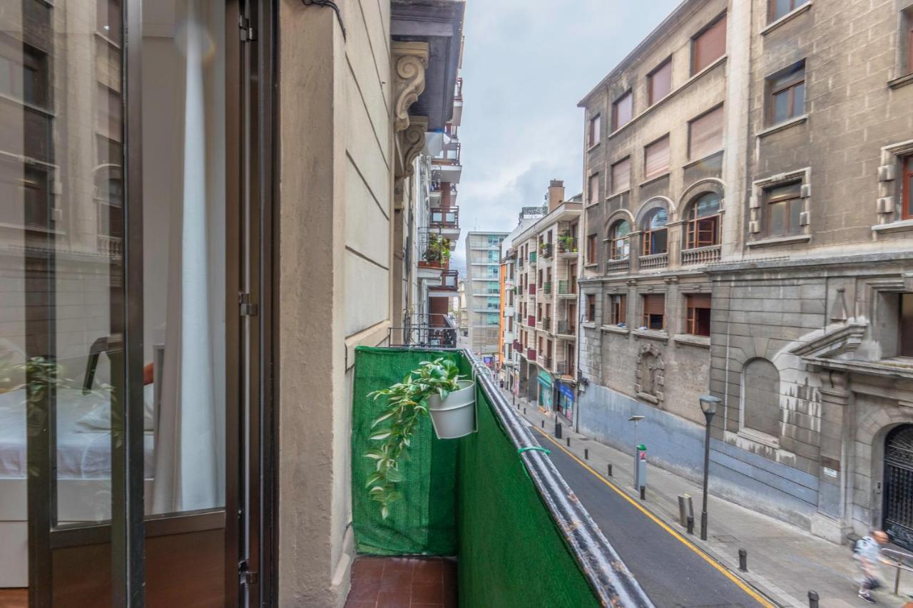 Inar Centrico Apartamento Junto Ayuntamiento & Ria Билбао Екстериор снимка